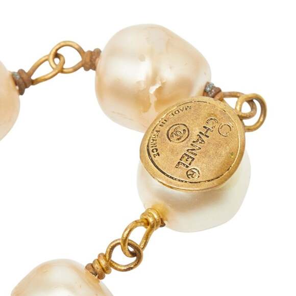 CHANEL Gold Pearl Logo Necklace - Picture 6 of 7